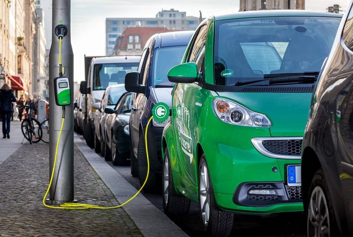 Stop ad auto a benzina e diesel nel 2030