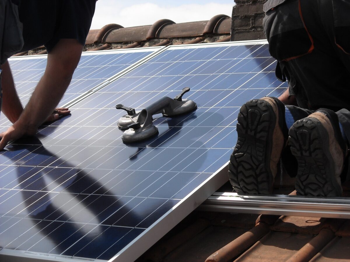 solar-panels-944002_1920