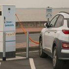 Auto elettriche, in soli tre paesi Ue il 70% dei punti ricarica. L'associazione costruttori, si rischia un'Europa a due velocità