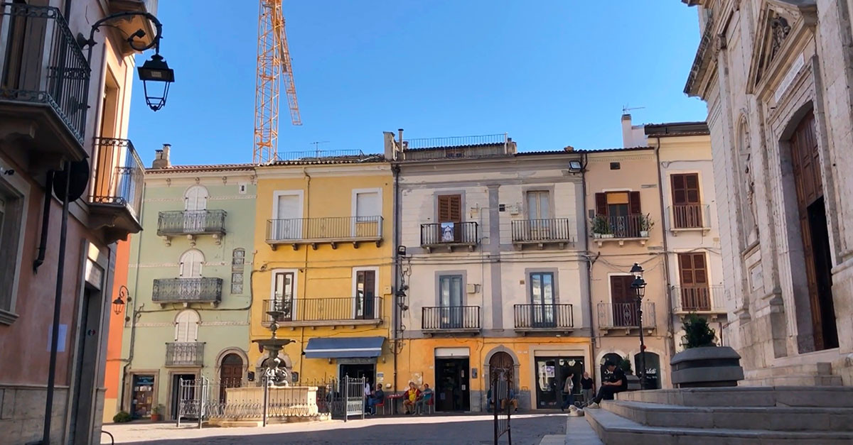 Una visita a Pratola Peligna, il borgo in Abruzzo dove si compra