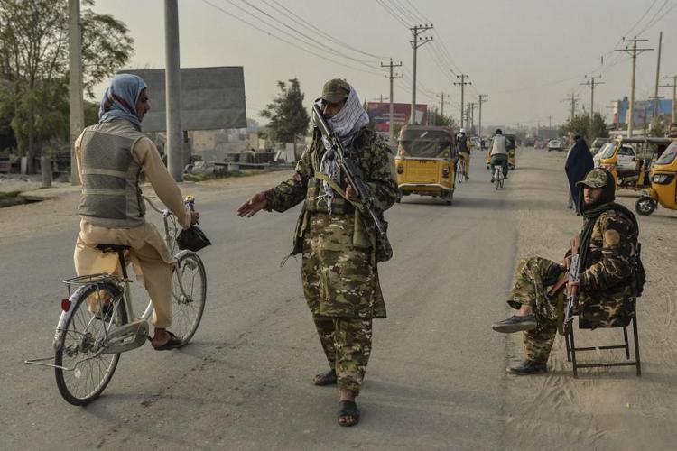 Afghanistan, dopo Kunduz attentato a Kandahar: altra strage in moschea, 16 morti