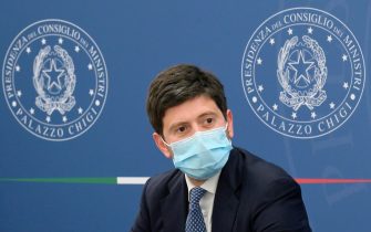Roberto Speranza Il ministro della Salute, Roberto Speranza, nel corso della conferenza stampa di aggiornamento sulla campagna vaccinale e sull'andamento epidemiologico presso la sala Polifunzionale della Presidenza del Consiglio. Roma, 11 giugno 2021. ANSA/CLAUDIO PERI - POOL