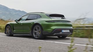 Terza variante Porsche Taycan: primo contatto con la wagon elettrica tedesca