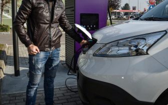 Coop Lombardia, partnership con EnelX per le colonnine elettriche nei punti vendita Il punto di ricarica EnelX presso la coop di Opera Coop Lombardia, partnership con EnelX per le colonnine elettriche nei punti vendita, Milano, 12 Novembre 2021ANSA/MATTEO CORNER