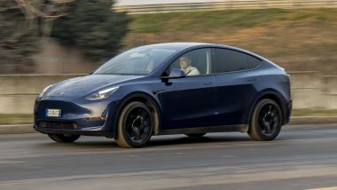 Prova di Tesla Model Y Long Range: comportamento dinamico da sportiva