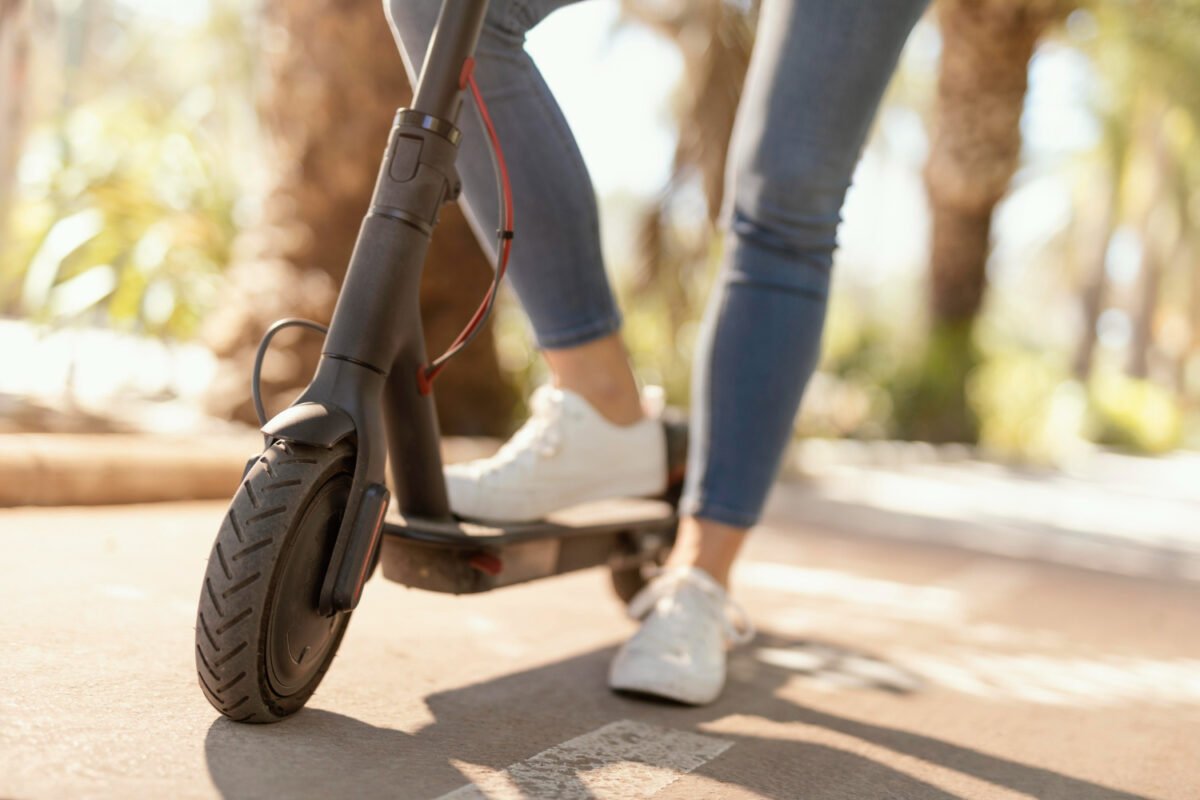 young-woman-rides-in-a-electrical-scooter-in-the-city