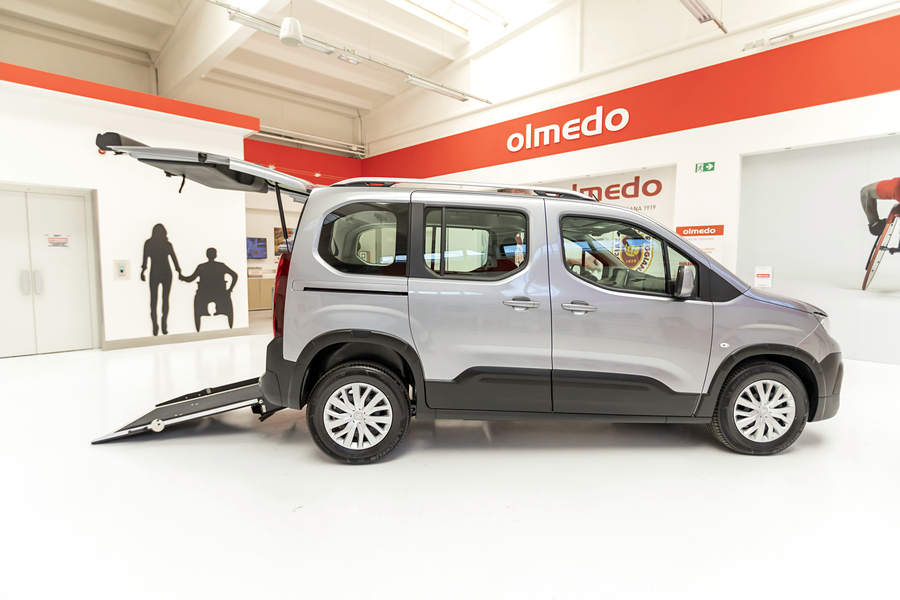 Nuovo Peugeot Rifter traformato dalla Olmedo per accesso disabili