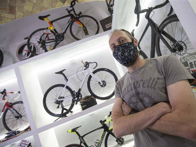 Bonus mobilità, nei negozi poche biciclette e molte attese - Corriere Roma