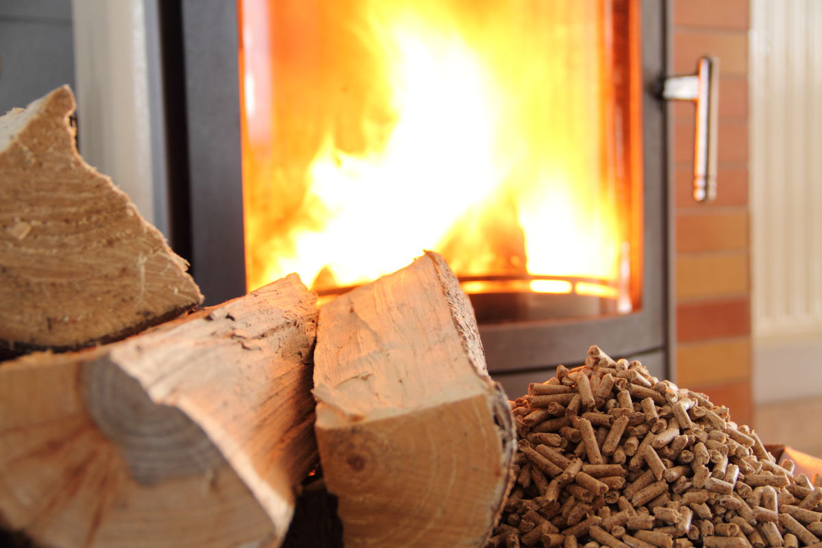 Bonus stufa a pellet: le agevolazioni da non farsi scappare per risparmiare davvero sulla bolletta del gas - greenMe.it