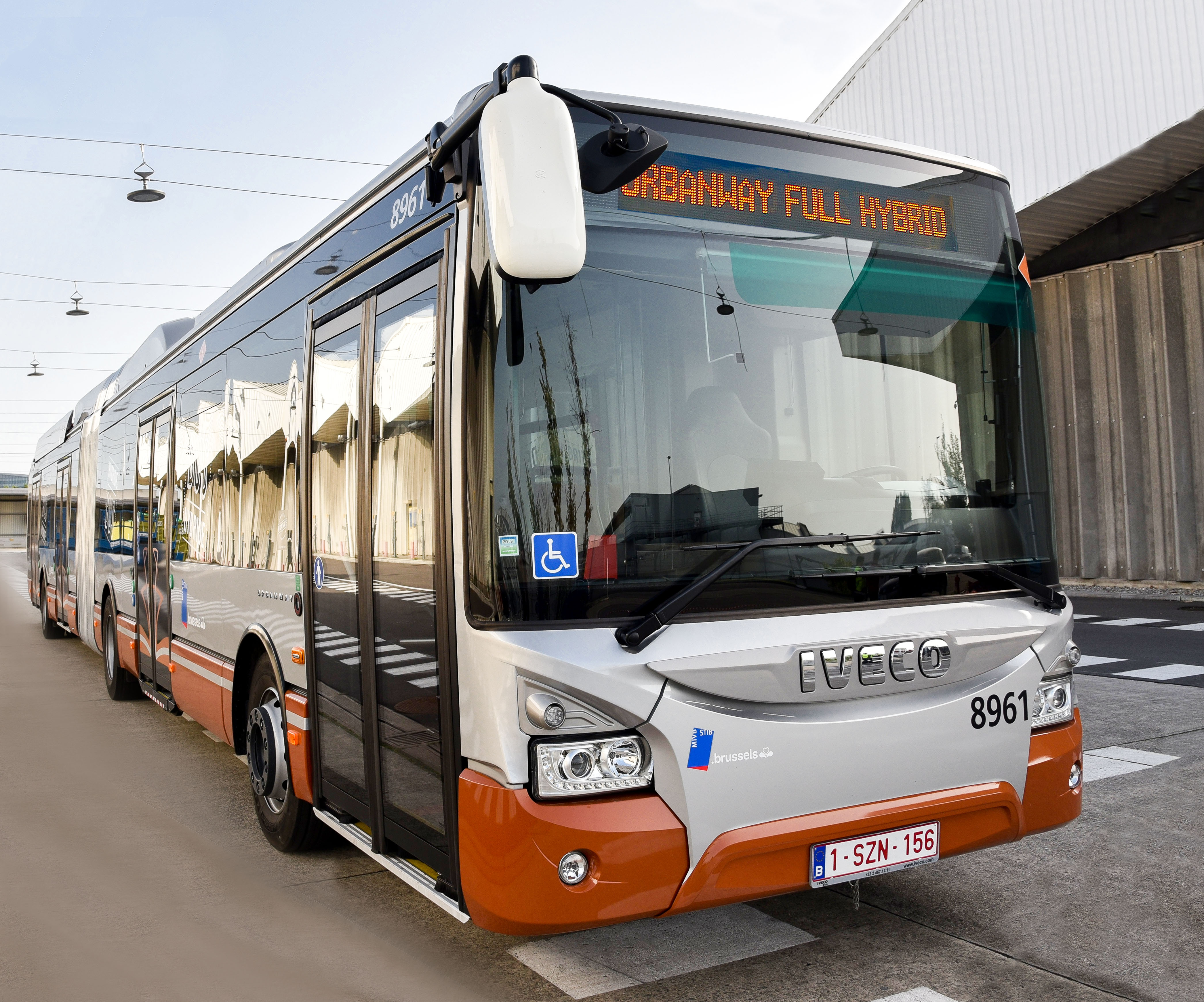 IVECO BUS veicoli ibridi consegnerà 141 autobus ibridi elettrici alla città di Bruxelles in Belgio
