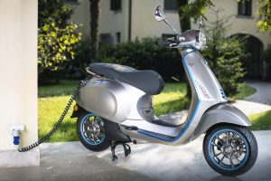 Incentivi moto e scooter elettrici 2022: nuovi fondi ad agosto - SicurMOTO.it
