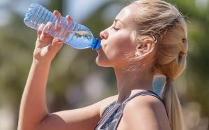 Iperidratazione, con il caldo bisogna bere tanta acqua: ma quanta - Quotidiano online