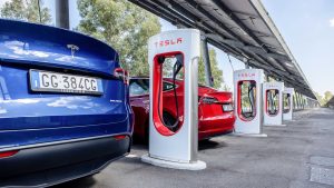 Le Tesla scenderanno di prezzo? Le previsioni di Elon Musk - InsideEVs Italia