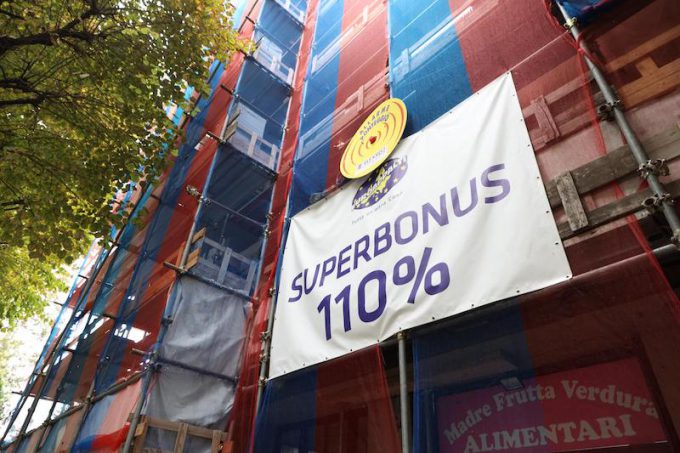 L’ennesimo cambio delle regole sui crediti del superbonus - Il Post
