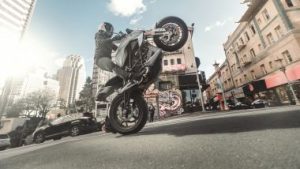 Novità moto | Obbligarli, tassarli o incentivarli? Il futuro di moto e scooter elettrici - Motorbox