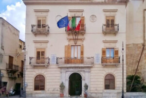 Rischio paralisi al comune di Alcamo per le sanatorie edilizie, unico impiegato a breve in pensione - Alpauno