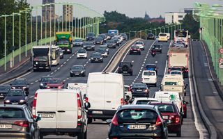 Auto, immatricolazioni risalgono con novità ecobonus ma futuro è incerto - Borsa Italiana