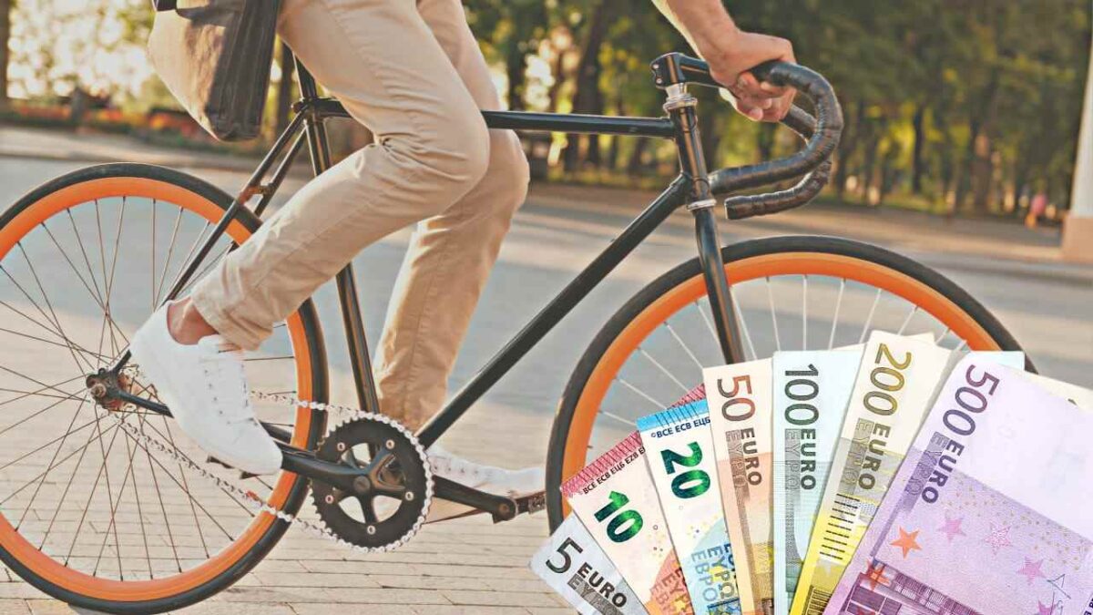 Bonus bici 2022, sbrigati a richiederlo: contributi fino a 1000 € | Vale anche per quella elettrica - Motori News