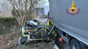 Incidente sul raccordo Perugia-Bettolle, muore a 20 anni. Due feriti - LA NAZIONE