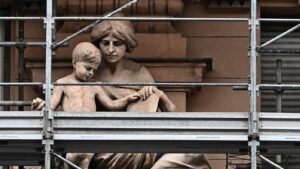 "La casa non ha più un tetto. Ho rubato il futuro a mia figlia". Storie degli esodati del Superbonus - L'HuffPost