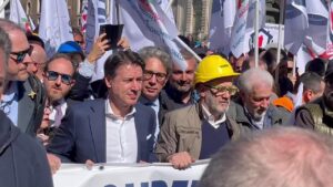 Metropolis/291 - Superbonus, Conte agli esodati del 'vaffa': 'Niente insulti al governo'. Ma la piazza si divide - Repubblica TV
