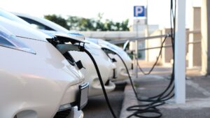 Perchè gli incentivi per le auto elettriche in Italia non vanno? 'Così non hanno senso' - Everyeye Auto