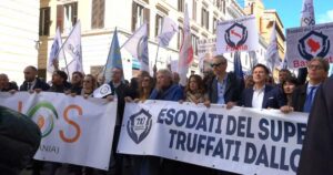 Stop al superbonus: Da Genova a Roma proteste contro il blocco della misura - RaiNews