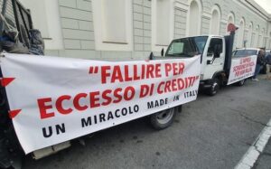 Superbonus 110, corteo edili a Genova su stop alla cessione dei crediti: traffico in tilt - Sky Tg24