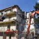 C'è una palazzina da rifare: 4,8 milioni per via Rosati 11: partita la demolizione (Foto)