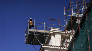 Furti e riciclaggio di ponteggi per il Superbonus 110%: 5 arresti e 6 indagati - SalernoToday
